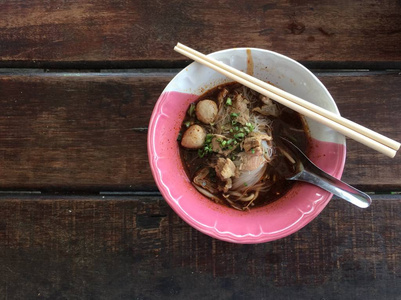 泰国式面条汤，猪肉或牛肉