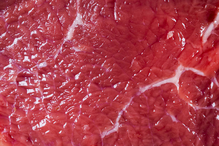 牛肉原肉特写纹理背景。 新鲜牛肉片特写。 大理石肉的质地。 牛排的生片。