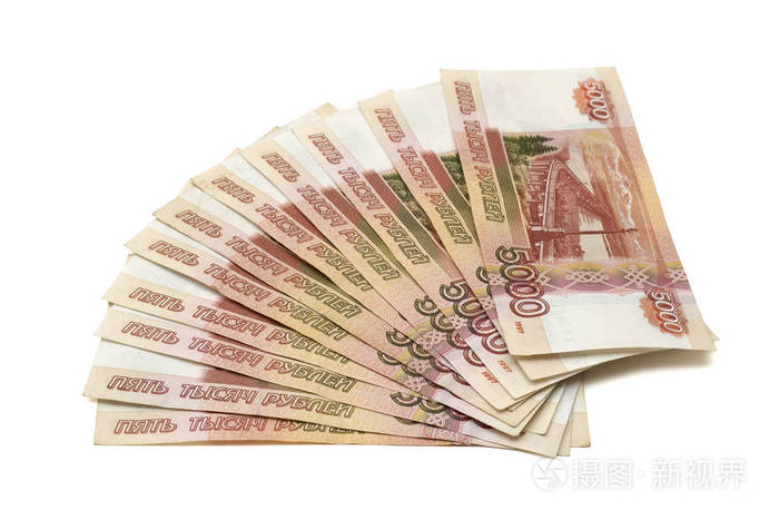 孤立的一捆五千俄罗斯卢布钞票,以扇子的形式出现在白色背景上.