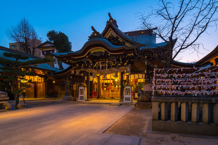 晚上在日本福冈哈卡塔神社。