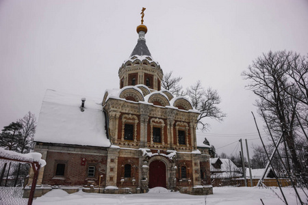 俄罗斯弗拉基米尔地区Khrapovitsky庄园被毁教堂的形象