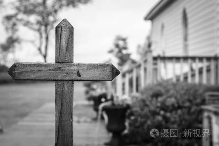 基督教教会背景 木制十字架在美国中西部中心的一个小乡村教堂的正面和外部 照片 正版商用图片18qawk 摄图新视界