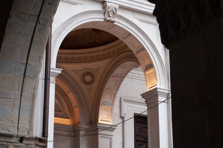 Alessandro. Porch with three round arches