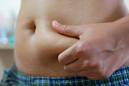 关闭腹部脂肪不健康。