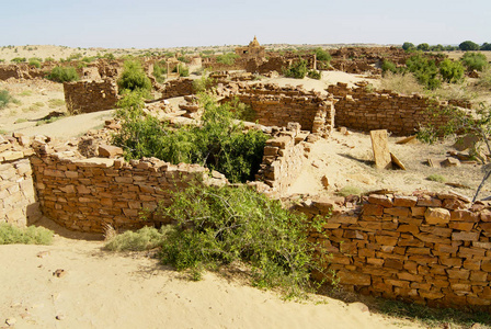 神秘的Kuldhara遗址被遗弃在印度贾瑟默附近的沙漠中。
