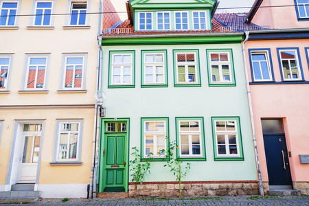 德国埃尔富特美丽的彩色房屋。细节