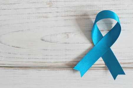 蓝色癌症丝带照片，为您的健康和预防项目或癌症出版物。