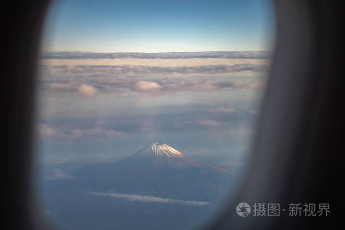查看飞机窗口 富士山 山 富士 背景是蓝天和云 日本照片 正版商用图片18rbjj 摄图新视界