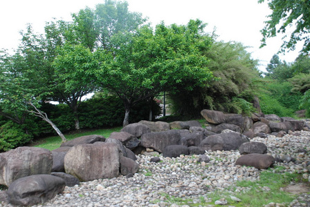 亚洲风格的花园有岩石和石头