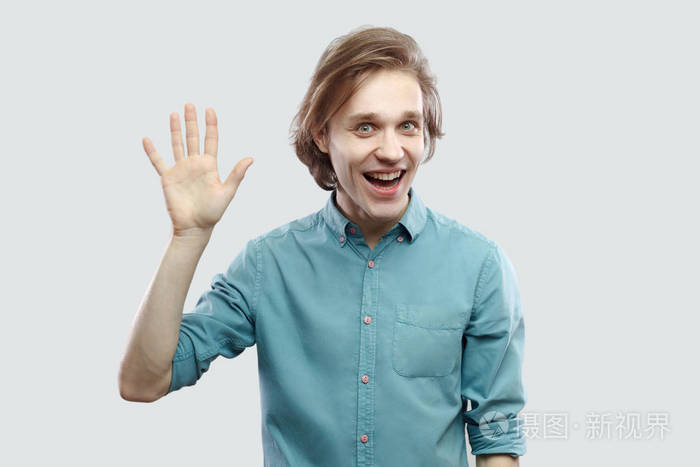 挥舞着手打招呼照片-正版商用图片18rh3z-摄图新视界