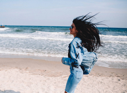 宁静的海滩图片