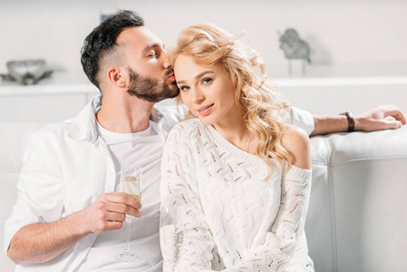 接吻日拥吻图片