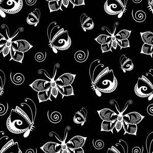 黑色背景上有花纹的有翼昆虫,卷曲螺旋大曼塔射线和小蝴蝶鱼在却