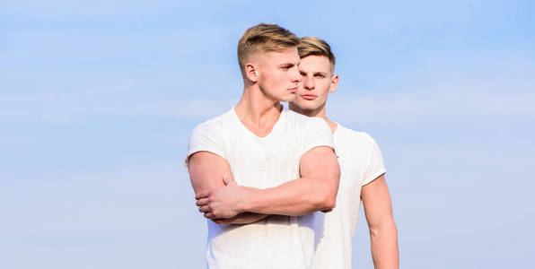 有双胞胎兄弟的好处.友谊和支持.有相同的双胞胎兄弟的好处和缺点.