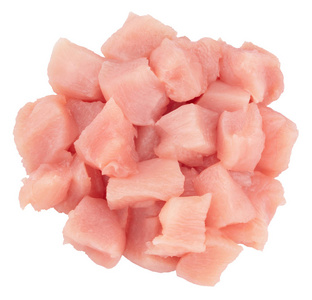 在白色上分离的生鸡片块的顶部视图.照片