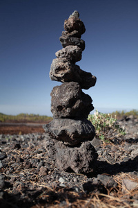建造的石头塔。 自然界的平衡。