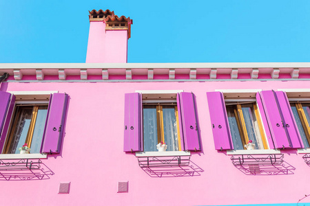 著名的彩色房屋作为旅游地标在博拉诺岛威尼斯地区。 意大利旅行