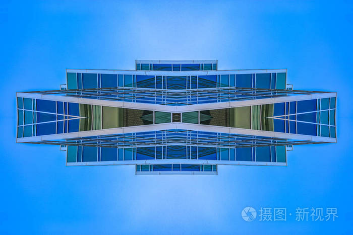 犹他州长方形抽象角建筑. 镜像对称反射轴上的几何万花筒图案.