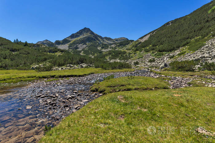 保加利亚Pirin山Valyavitsa河和Valyavishkichukar峰夏季景观