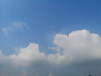 白云在蓝天多云的自然背景空间里写着美丽的自然