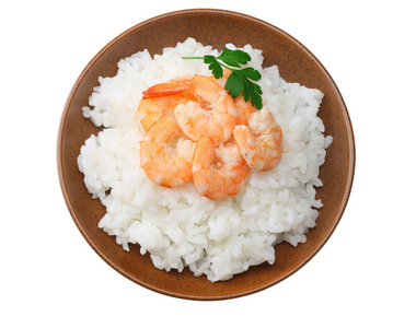 白色大米与虾在棕色碗分离在白色背景. 顶部视图照片