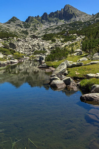 夏季景观与Valyavitsa湖和Dzangal峰皮尔山保加利亚
