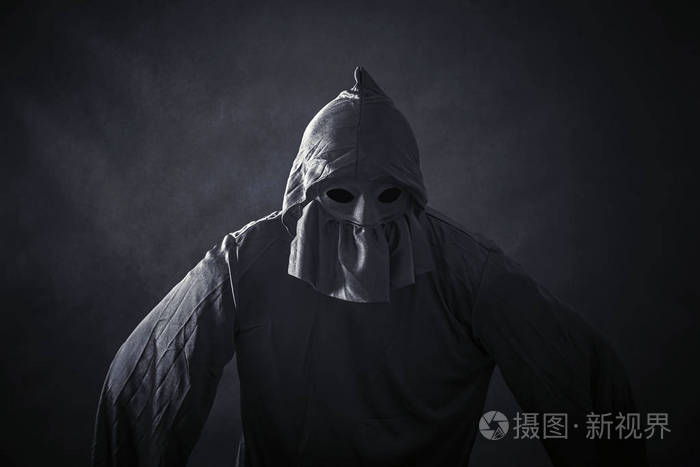 戴着兜帽斗篷的可怕身材