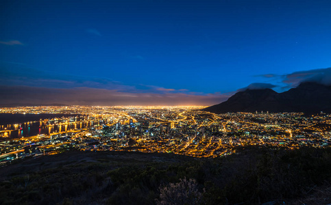 南非开普敦,从信号山夜景照片