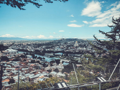从第比利斯的Sololaki山顶俯瞰这座城市令人叹为观止。