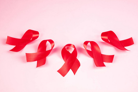 艾滋病意识标志红色丝带。世界艾滋病日概念