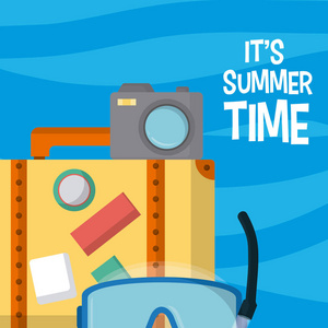 带手提箱和相机矢量图的夏季时光卡平面设计