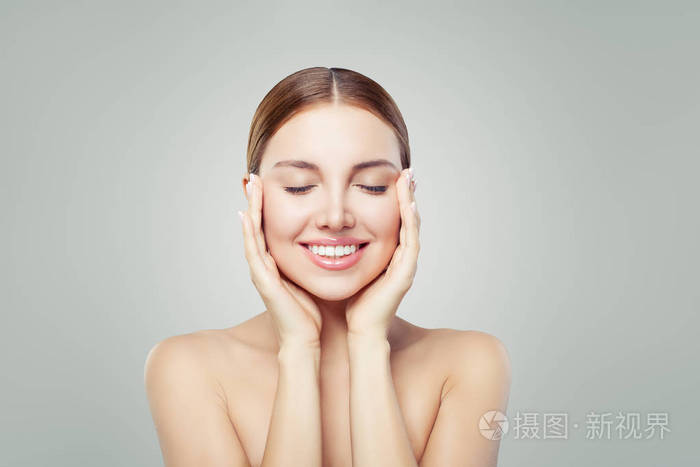 闭上眼睛. 年轻完美的女性脸. 水疗护肤和美容的概念.