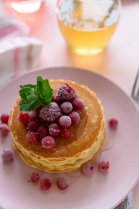 一堆水果和糕点图片