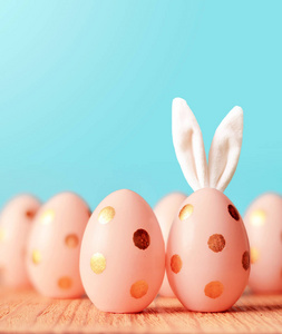 复活节鸡蛋和兔子耳朵。 最小概念