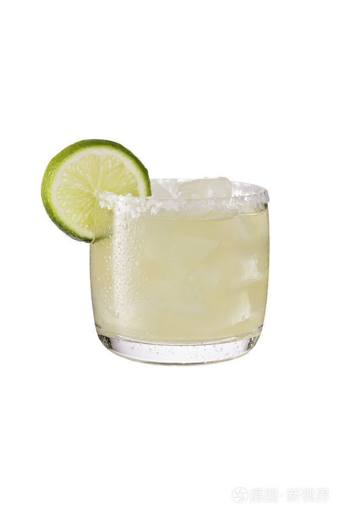 清爽的龙舌兰玛格丽塔鸡尾酒白色和剪裁路径