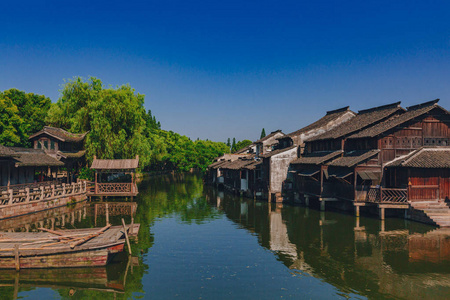 中国乌镇老城区传统民居和林木观