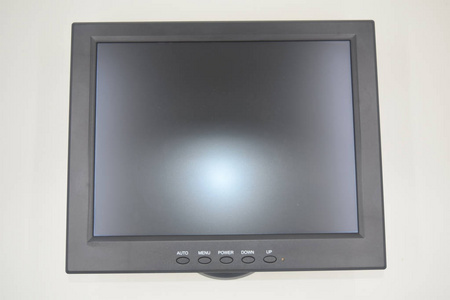 黑色电脑屏幕，白色背景上有可选按钮