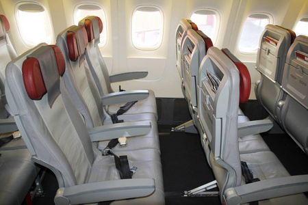 飞机经济舱乘客座位图片