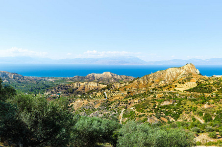 科林斯海湾和岩石的景色。 佩罗奔尼撒。 希腊。