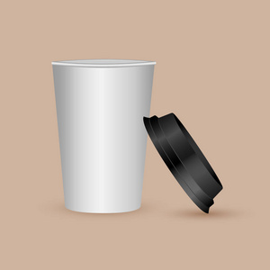 现实的3D纸咖啡杯。设计模板为图形，模型..前景。矢量图。