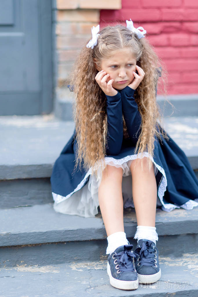 不想去学校送别铃. 一天的知识. 学年开始.