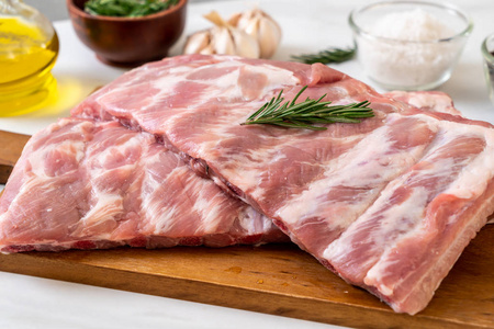 三生猪肉排骨图片