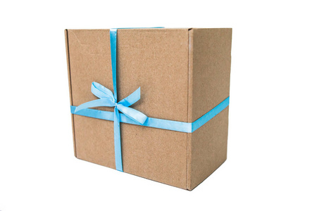 白色背景生态博客和商业产品包装上的牛皮纸盒