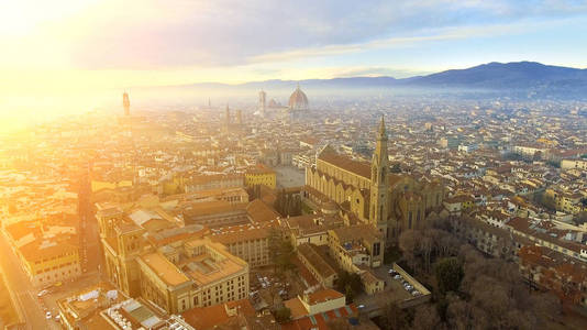 空中。佛罗伦萨的城市在意大利与圆顶和皇宫的全景