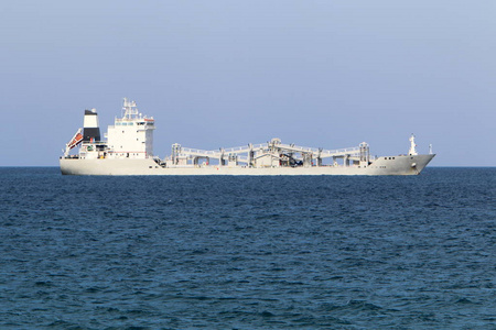 船只在以色列海法市的袭击中站立