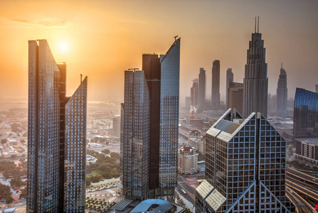 迪拜日落市区全景..迪拜是阿联酋的超级现代化城市，世界大都市。