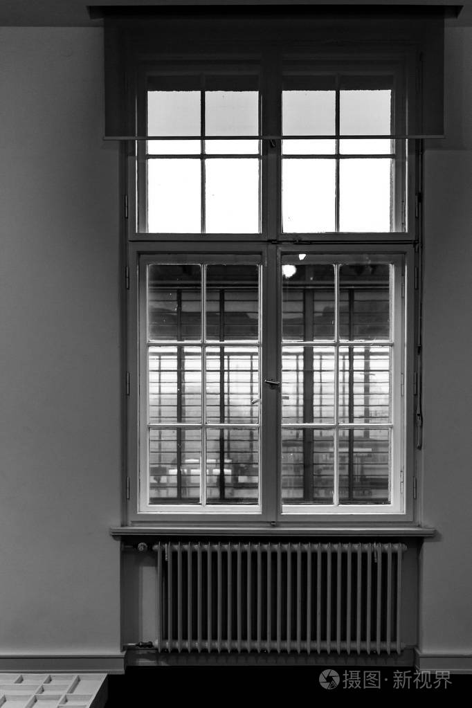 大窗户采暖铁户型散热器室内平面设计黑白视图.