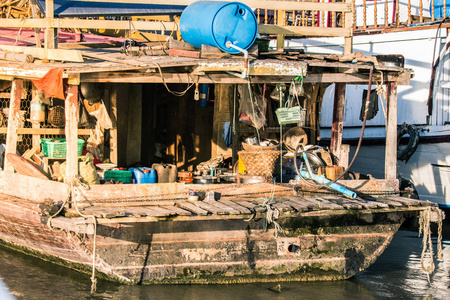 缅甸在缅甸巴甘缅甸的伊洛瓦底江Ayeyarwady河上停泊船只