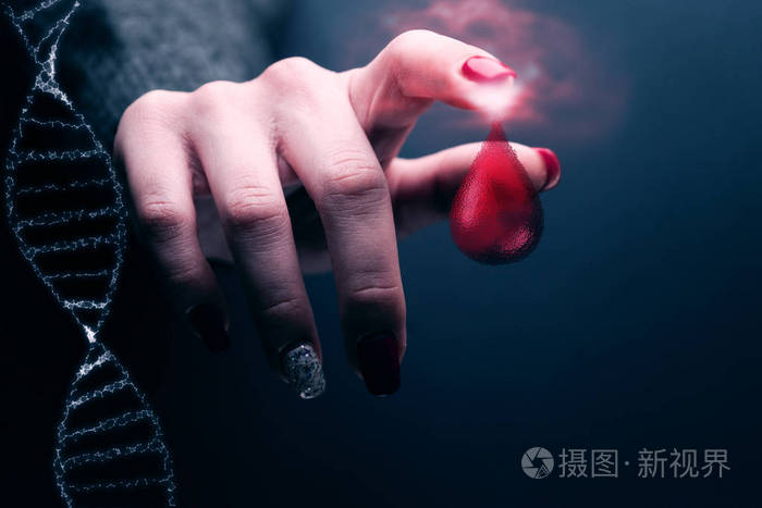 摄图新视界>照片>女性手滴血和蓝色詹dna背景. 世界献血日. 混合媒体.