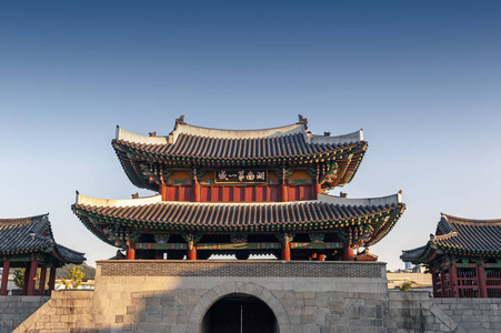 彭纳蒙门，济州城墙南门，自1768年起留自乔森王朝，被指定为建筑珍品号。308韩国